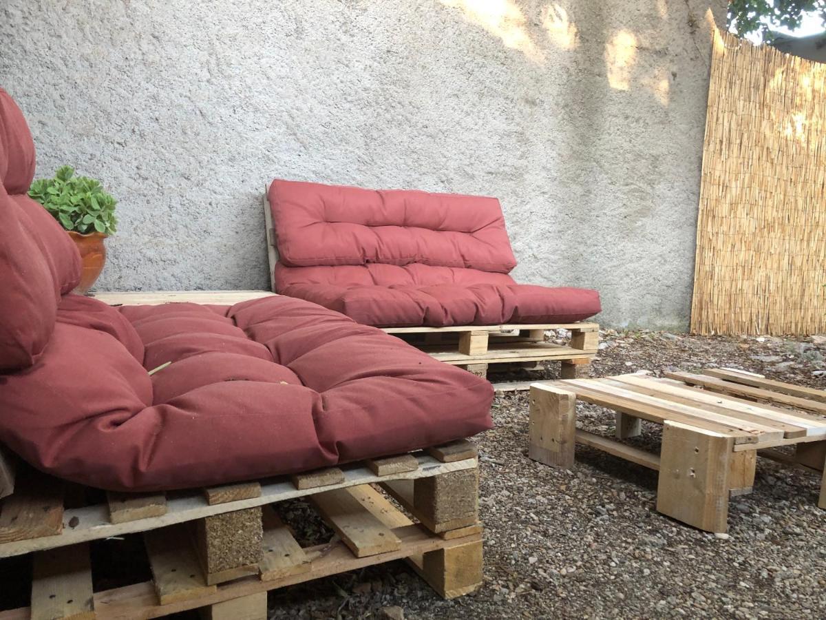 Maisonnette Independante Avec Jardin/Patio Nîmes Exterior foto